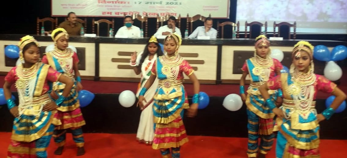 Teachers and students who have done excellent work honored