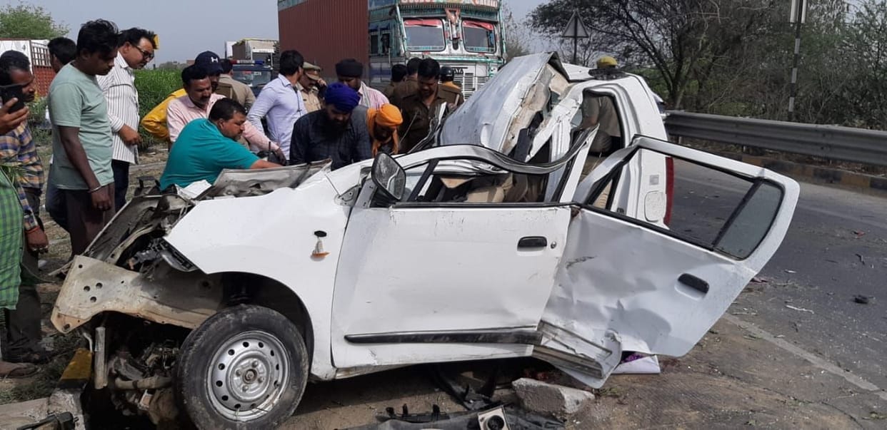 2 died in car accident