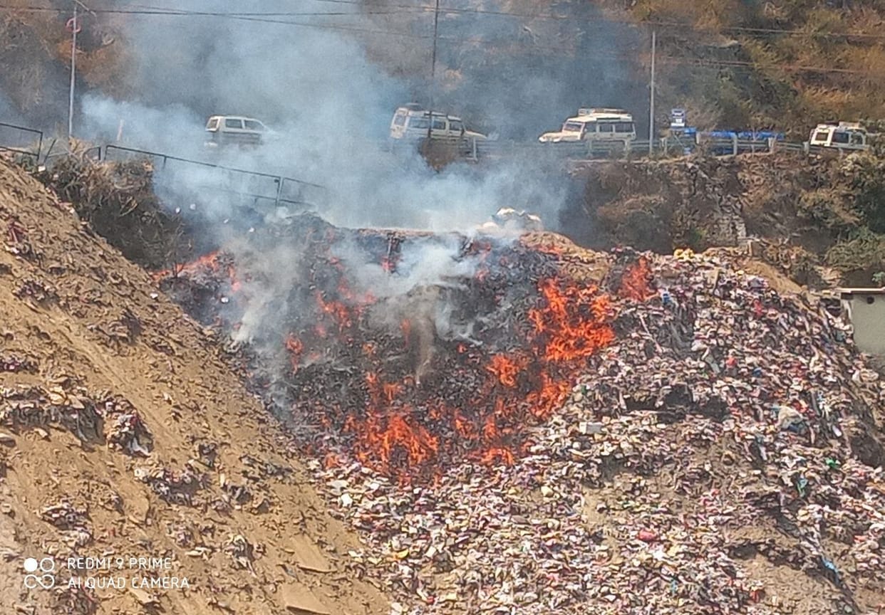 Fire in garbage dumping zone of municipality