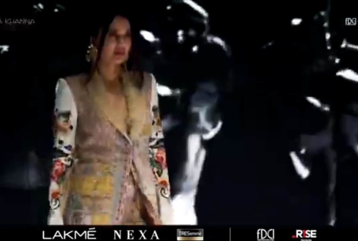 lakme fashion week 2021 day first live show started with anamika khanna