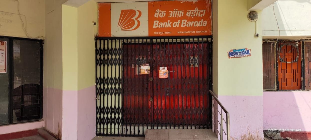 lock hanging in banks, atm empoty on second day