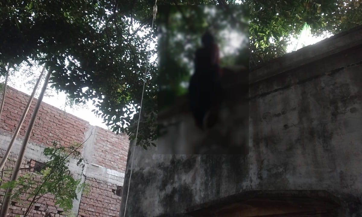 Nepali lover couple commits suicide hanged from bhadohi