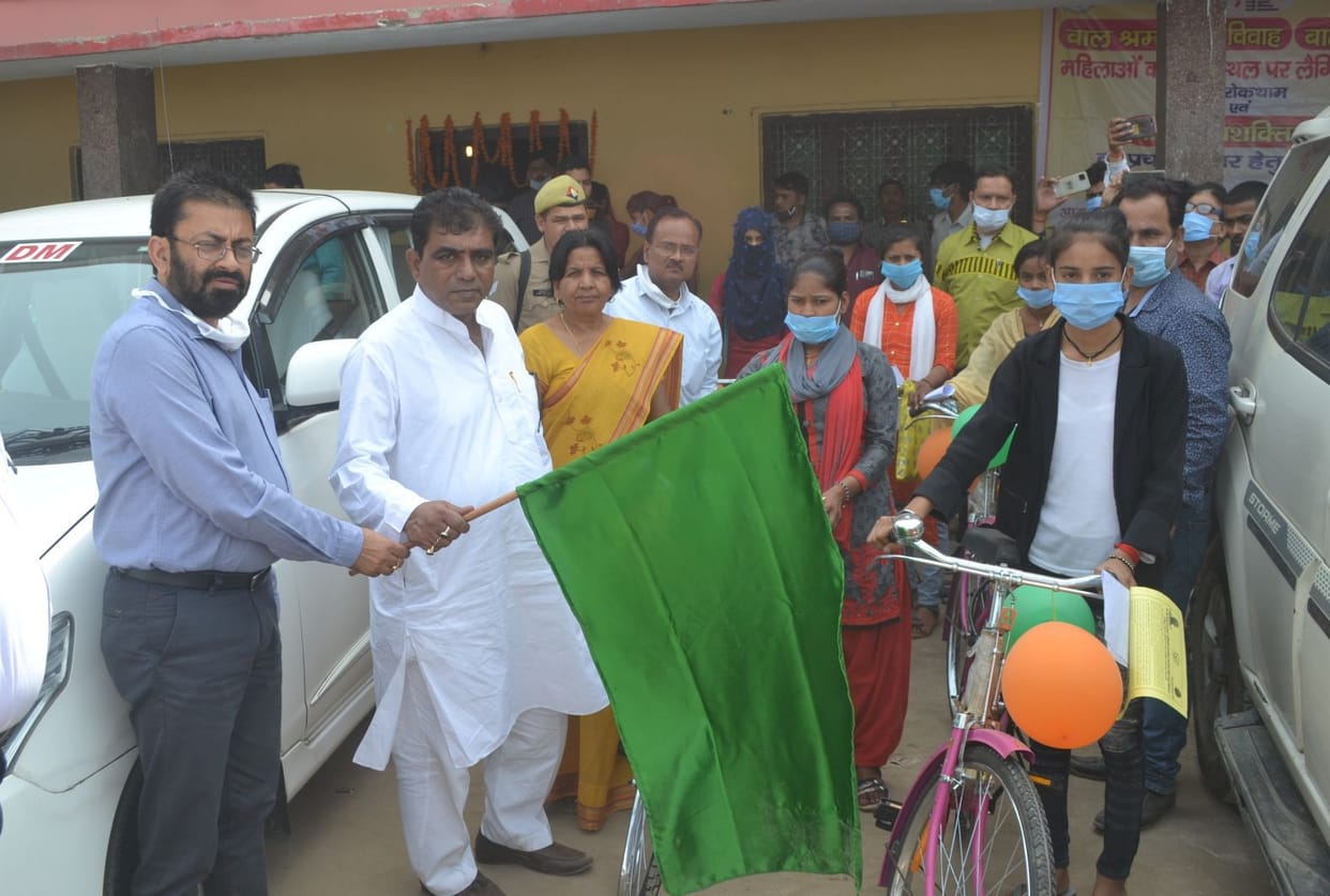 86 students distributed bicycles