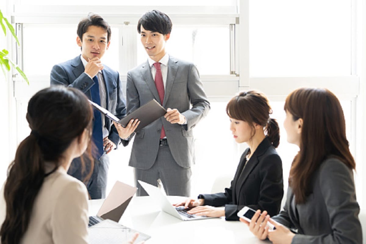 government employees salary cut in japan for leaving office early before time