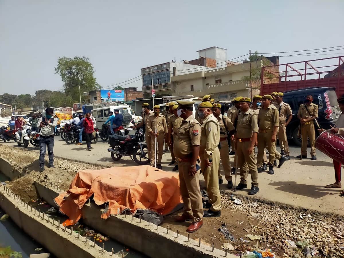 Police attached assets criminal Kuntu worth Rs 27.54 lakhs police force deployed in azamgarh up