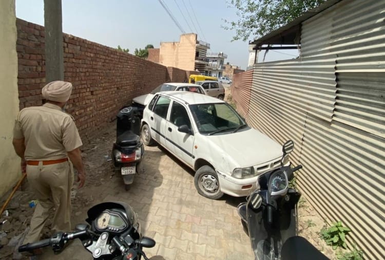 Team of Greater Mohali Area Development Authority faced opposition in bahlolpur by people 