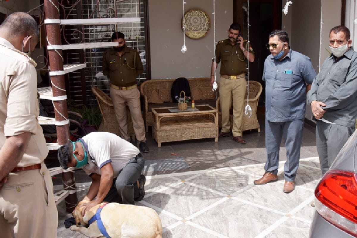 The servant has stolen of 40 lakh in BJP leader's house in Saharanpur