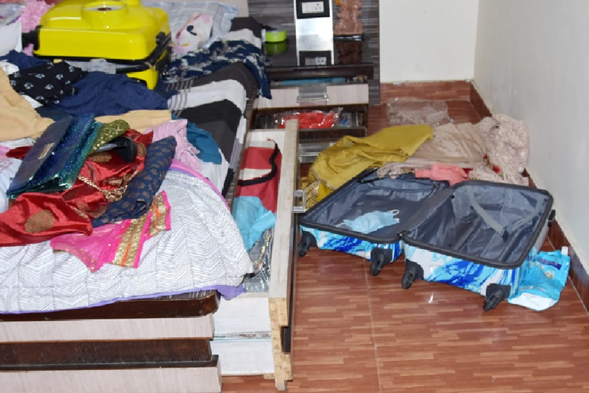 The servant has stolen of 40 lakh in BJP leader's house in Saharanpur