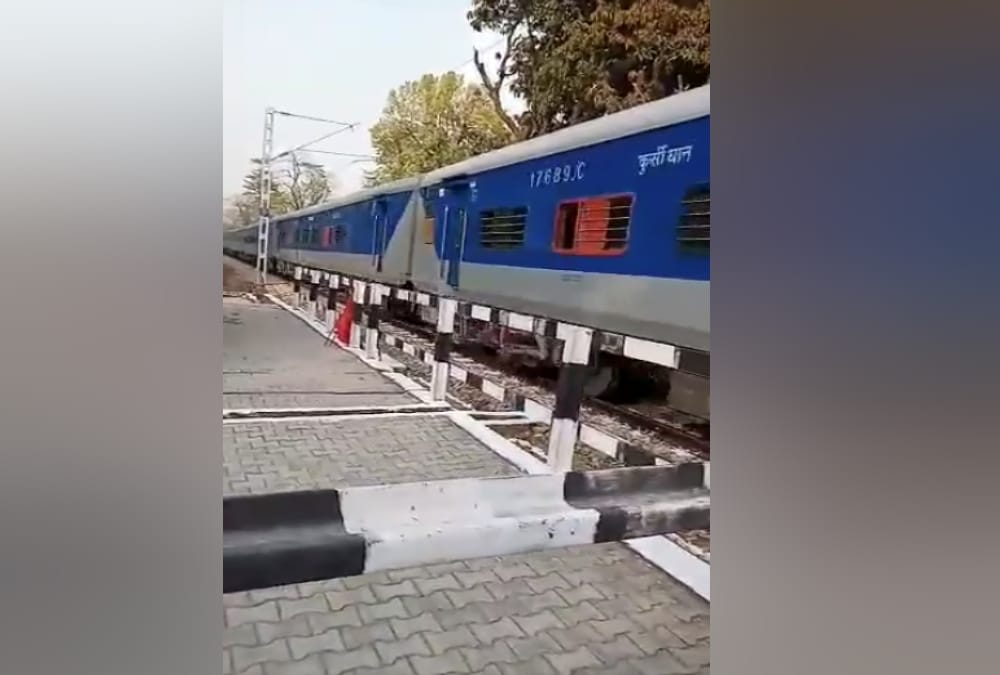 Uttarakhand News: Passengers Panic after Purnagiri Jan Shatabdi Express Started running upside down in Tanakpur Photos