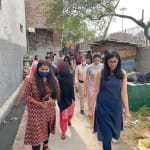 जहांगीर पूरी में बाल विवाह से मुक्त कराने गयी महिला आयोग की टीम, स्वाति मालीवाल और अन्य