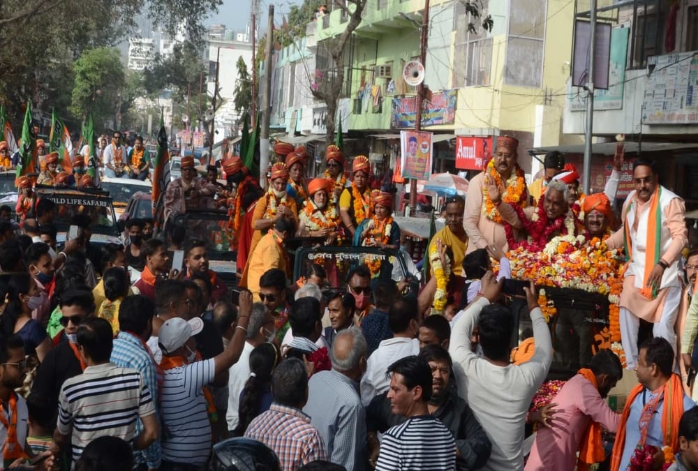 Haridwar News: Huge Crowd in Bjp State President madan kaushik Roadshow and Traffic Jam photos