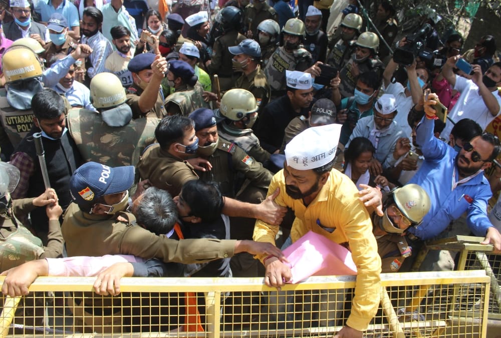 Dehradun News: Aam Aadmi party Protest And CM House march Against Uttarakhand Government Photos