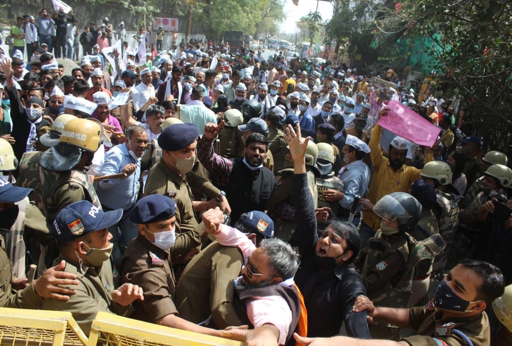 Dehradun News: Aam Aadmi party Protest And CM House march Against Uttarakhand Government Photos