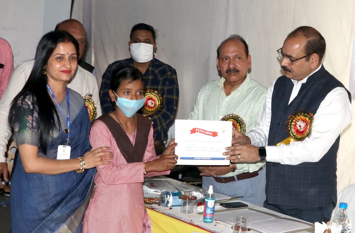 Teachers, students honored at the Prerna Mahotsav in Bijnor