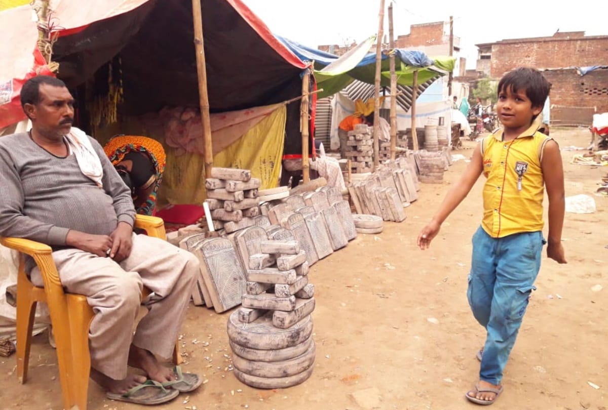 special story on Tameshwar Nath Mela Door shop in sant kabir nagar