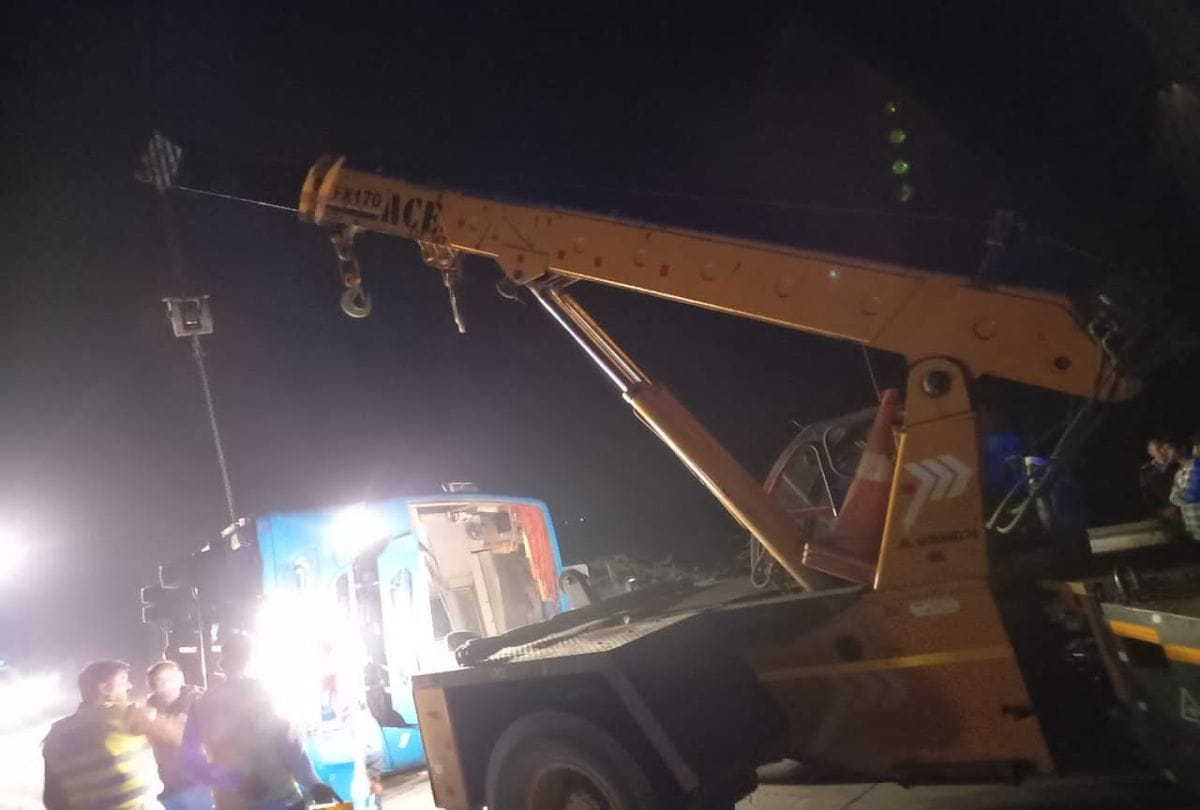 vehicle becomes obstructed in traffic then fine will have to be paid