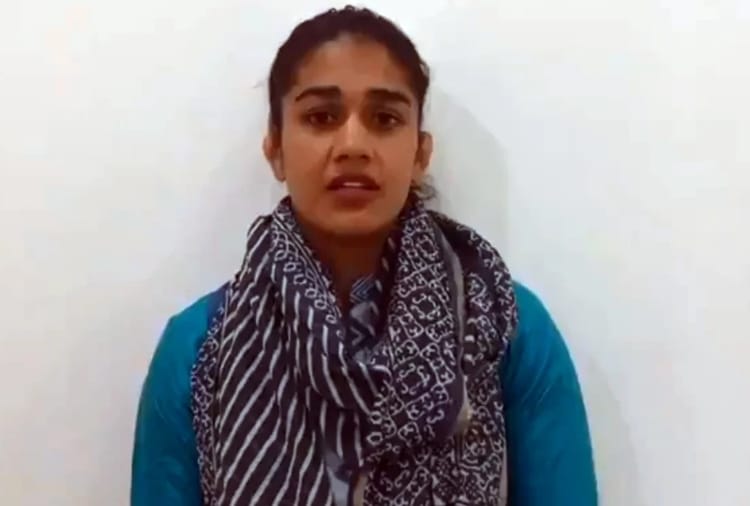 After losing only by one point Ritika commits suicide