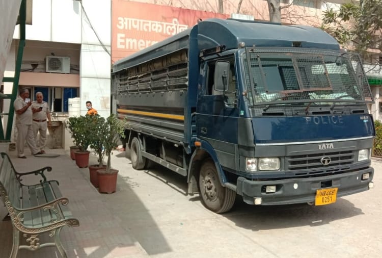Firing on Criminal Ajay aka Bittu Barona outside Sonipat court
