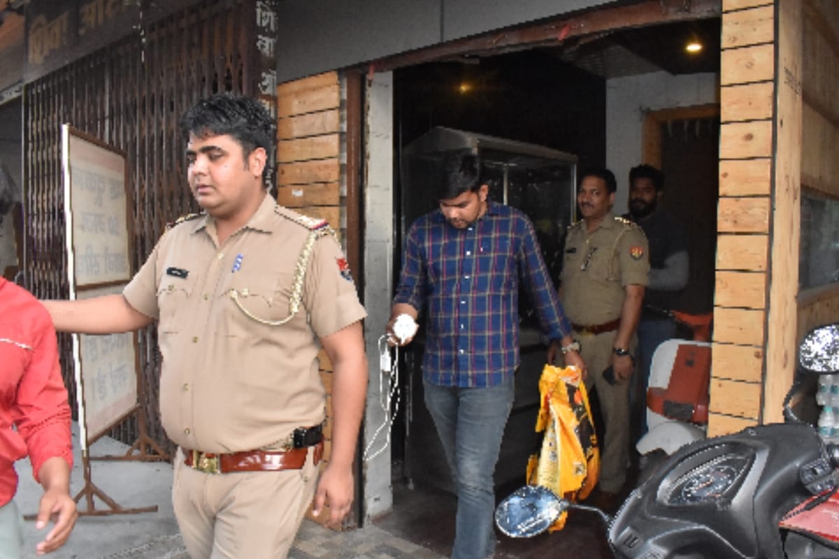 Meerut police arrested nine including a woman after raid on a hookah bar at abulane Meerut
