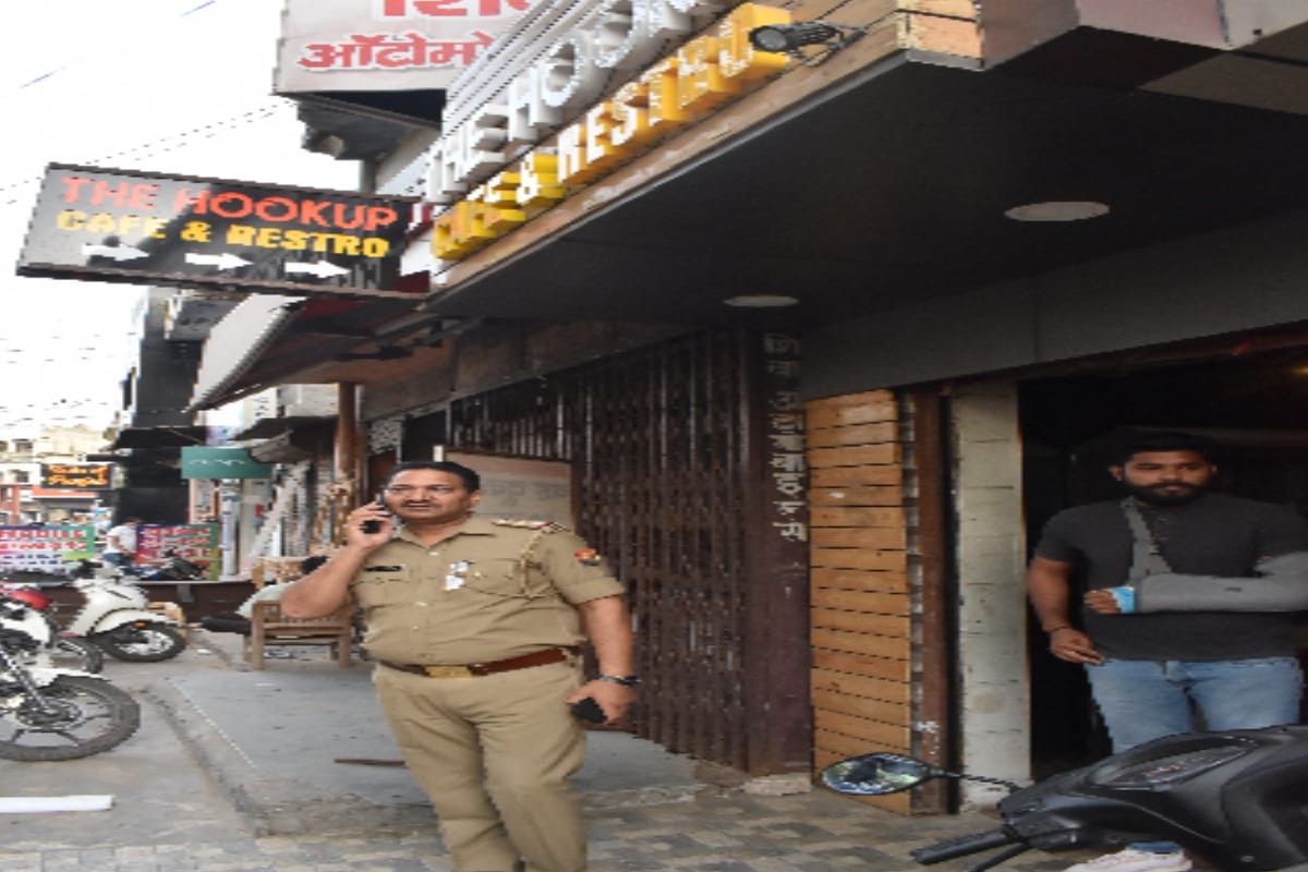 Police raid on hookah bar, several young girl and boy found drunk in Meerut
