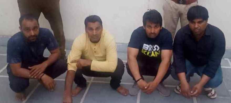 Four agents arrested for passing vehicles as agents