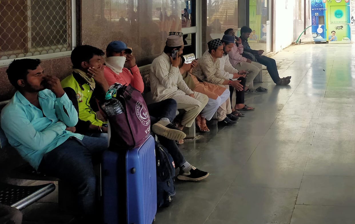 Forgotten Corona's lessons, people are worrying about wandering