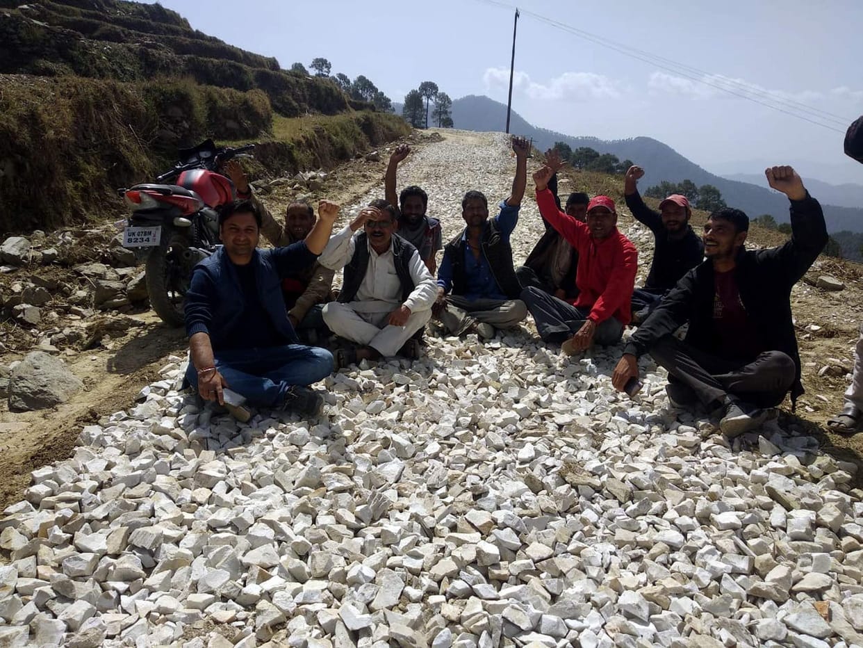 Villagers stopped road work due to non-payment of compensation