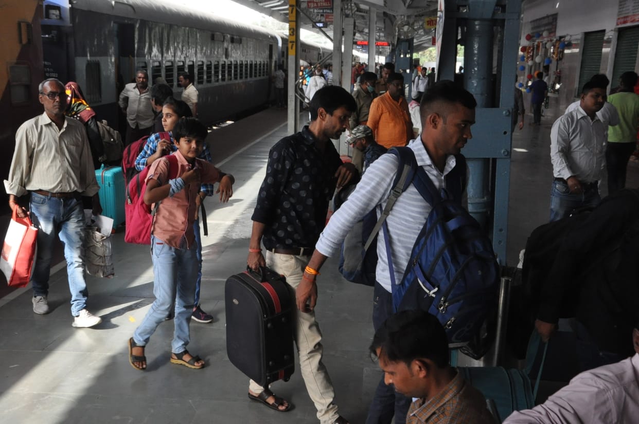 Travelers coming from Mumbai are not getting corona investigation