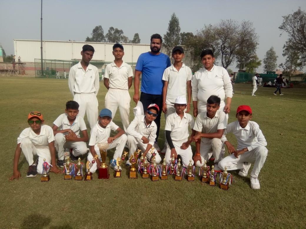Jalaun's cricket team waved in Delhi