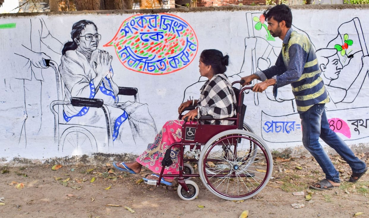 Mamata banerjee wheelchair drawing on walls of kolkata west bengal