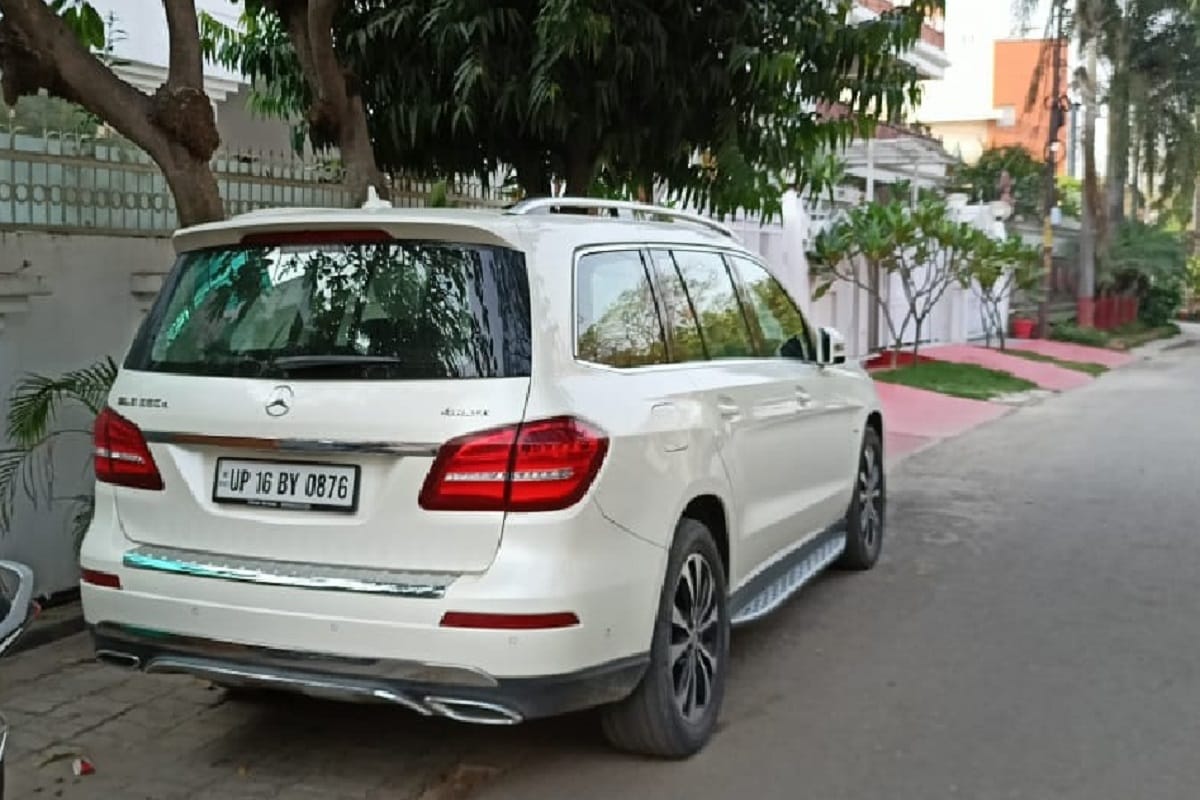 Bike Boat Scam: EOW has recovered a Fortuner and a Mercedes car from Lucknow