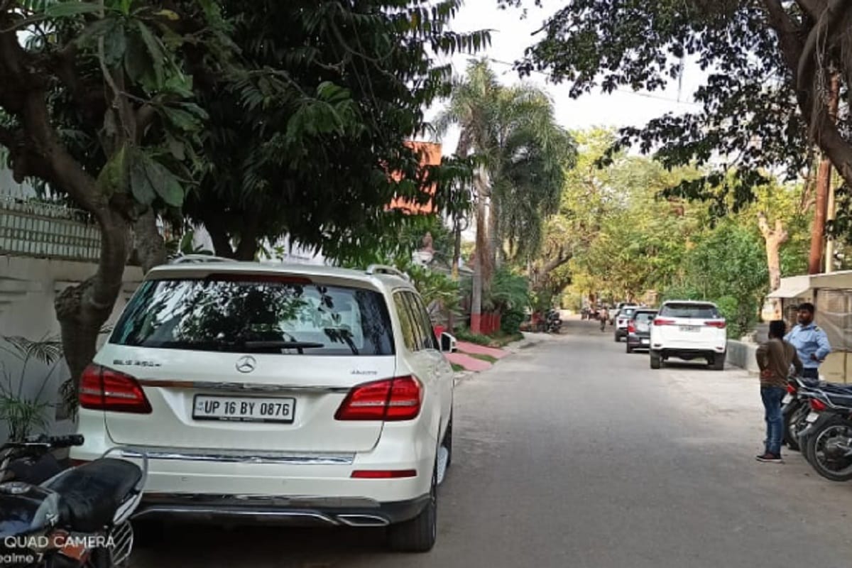 Bike Boat Scam: EOW has recovered a Fortuner and a Mercedes car from Lucknow