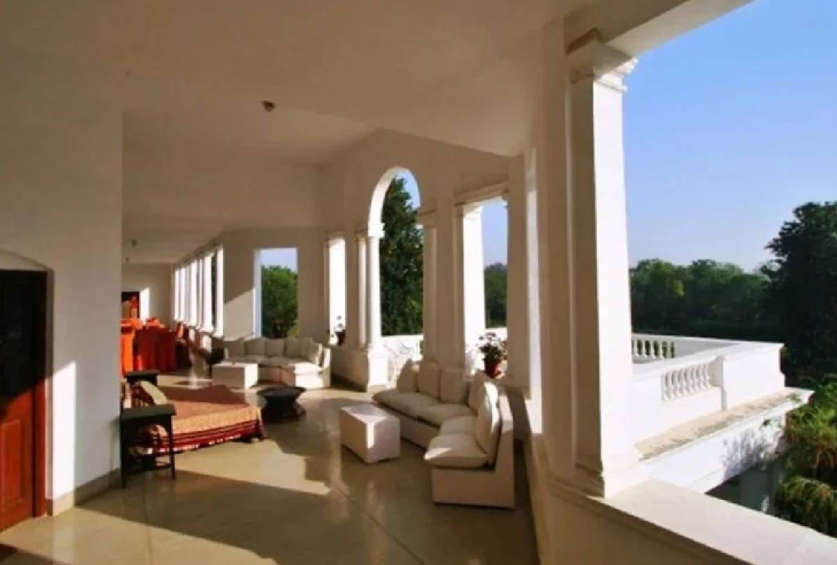 saif ali khan and kareena kapoor khan pataudi palace inside photos