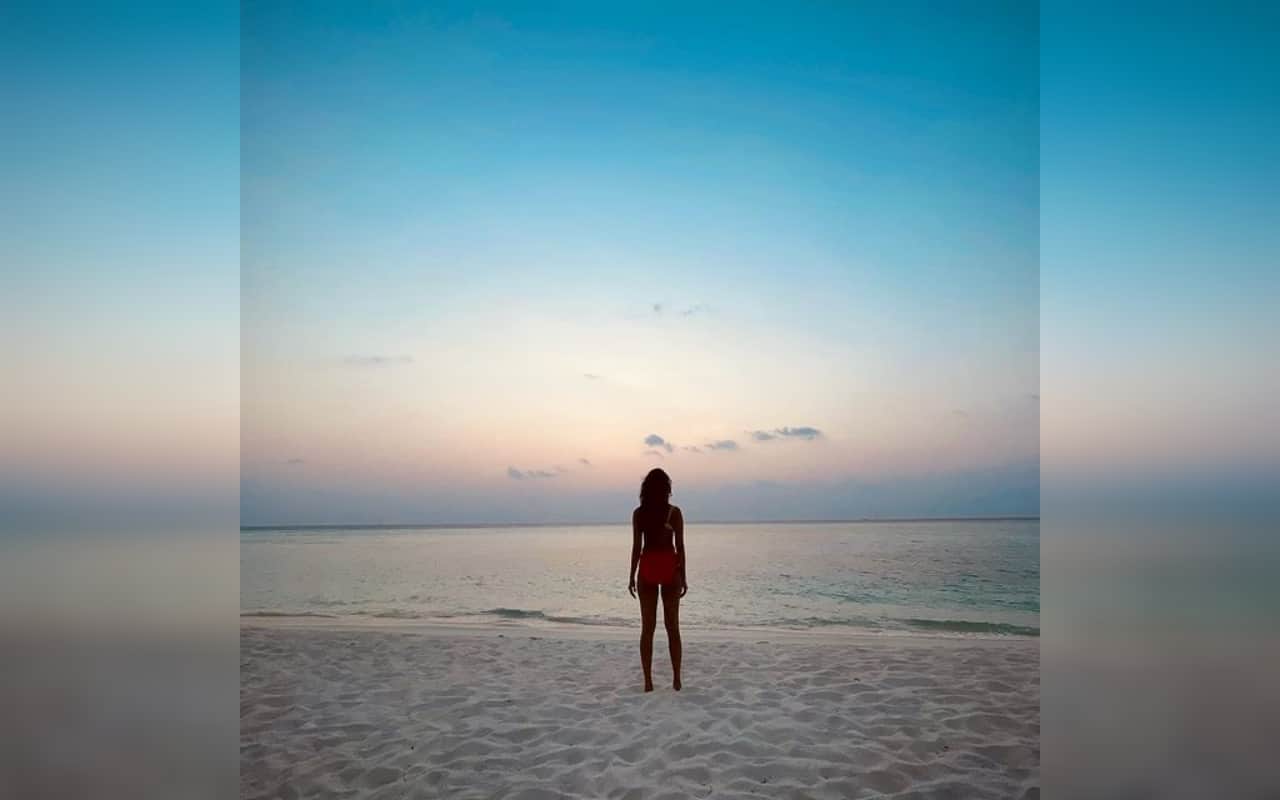 shraddha kapoor shared latest selfie photo on instagram from maldives vacation
