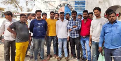 Stealing from the mobile shop and readymade shop by breaking the shutter lock