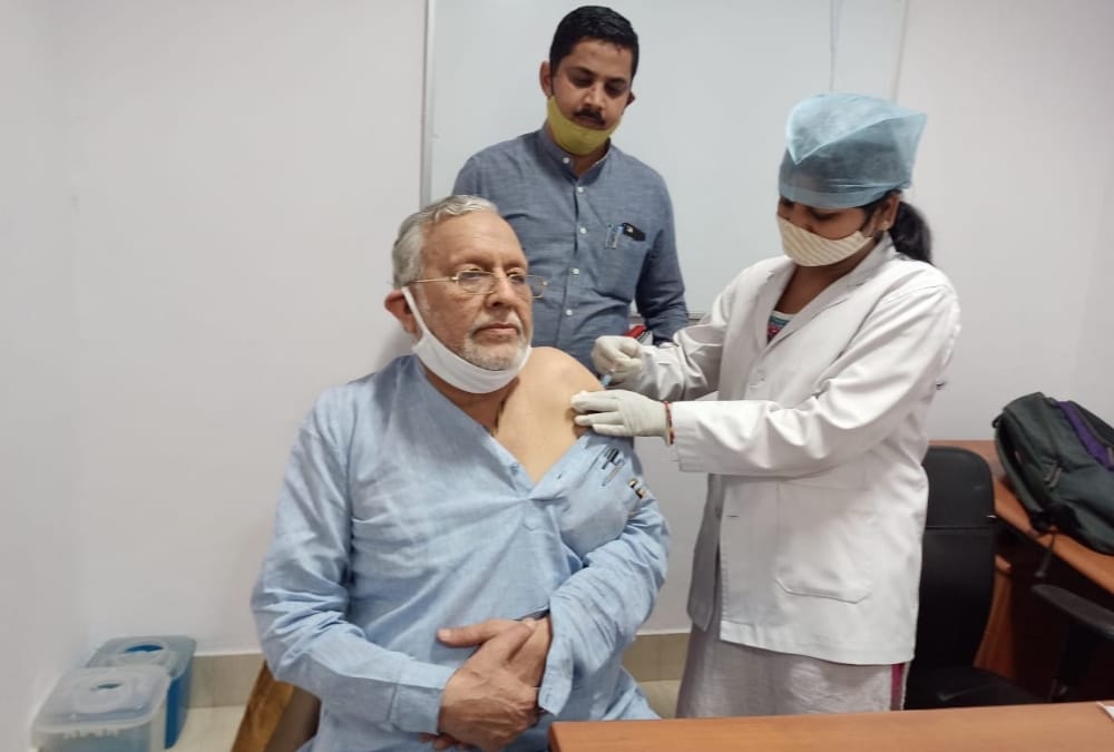 Uttar Pradesh minister Suresh Khanna takes fiest dose of covid vaccine.