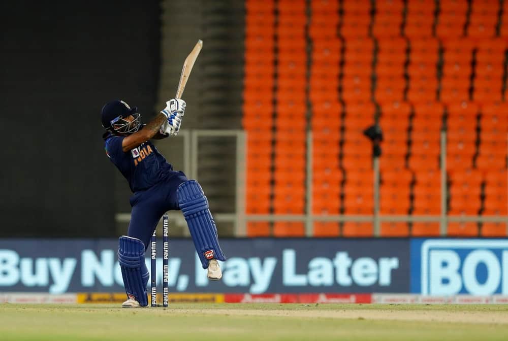 chris Jordan taken stunning catch of Surya Kumar Yadav in 5th T20I at Ahemdabad against India watch video