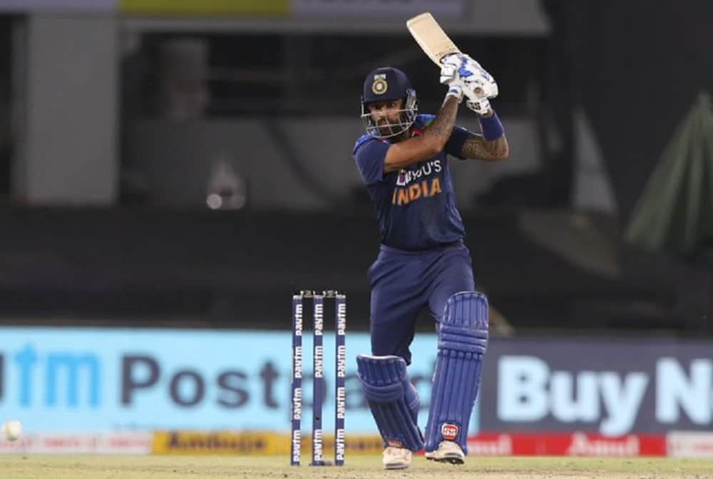 chris Jordan taken stunning catch of Surya Kumar Yadav in 5th T20I at Ahemdabad against India watch video