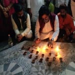 सांसद रवि किशन ने जलाए दीप