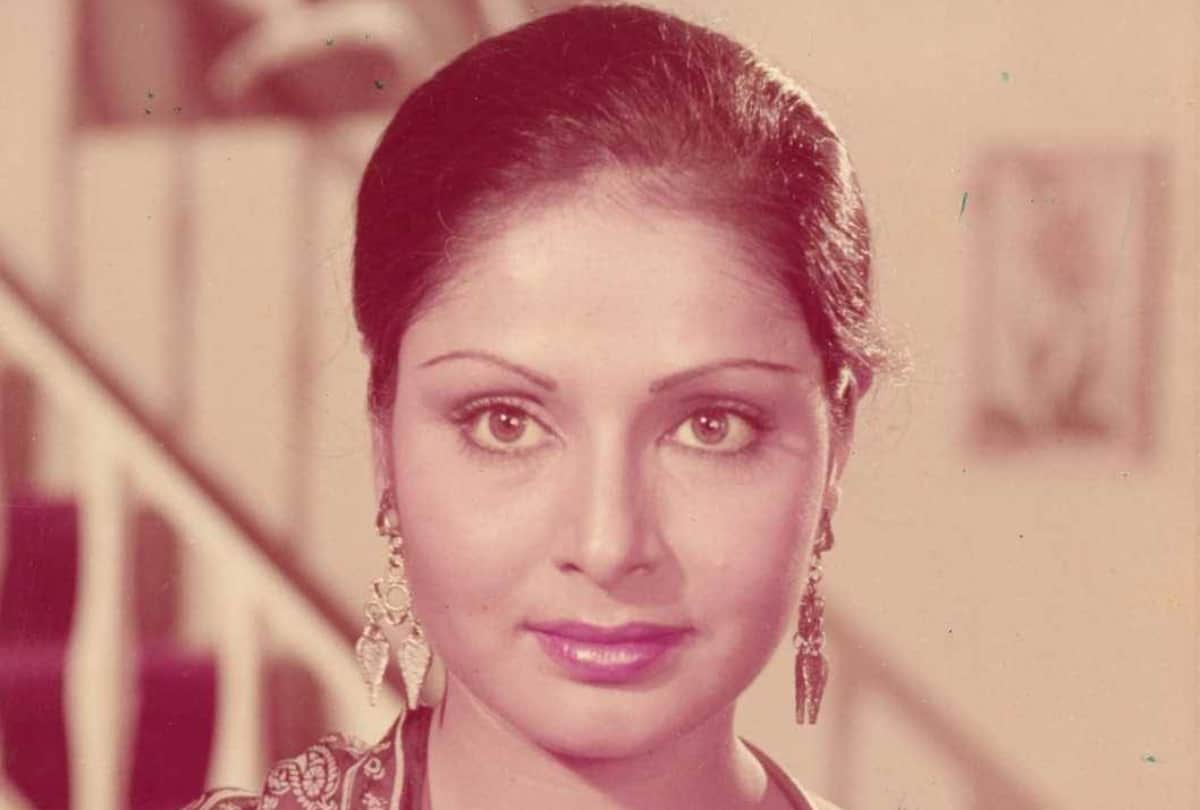 Raakhee Gulzar shared memories when Shashi Kapoor had once saved her from a tiger throwback