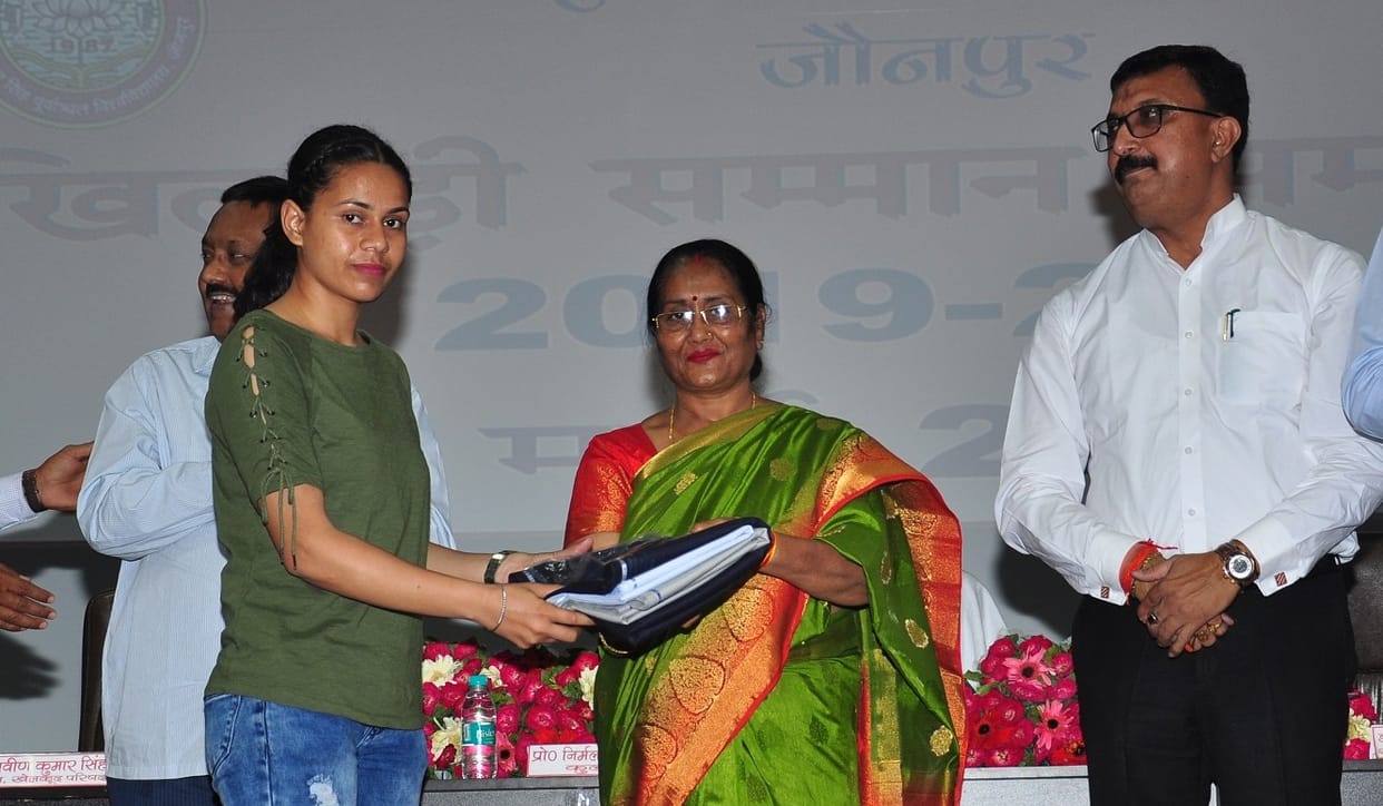 The Vice Chancellor honored the players