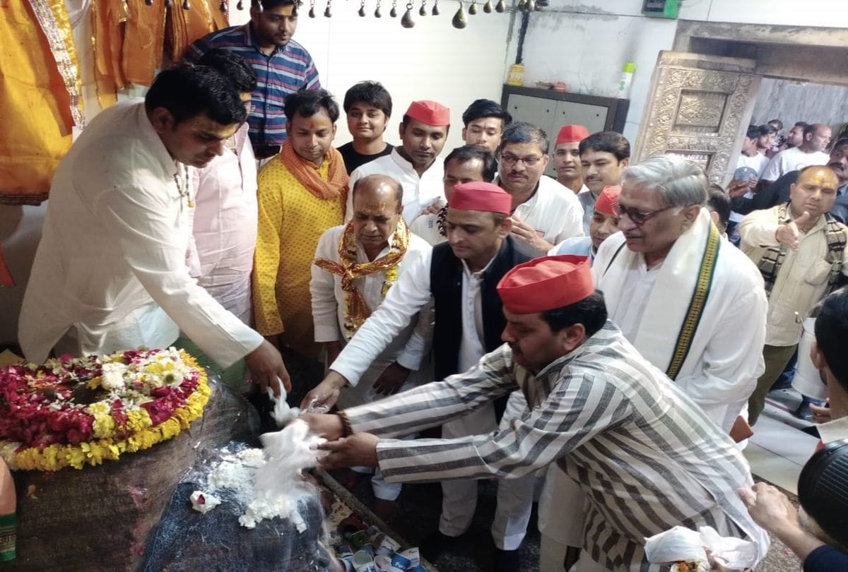 Akhilesh Yadav Pray In Radha Rani Mandir Devotees Slogan For Modi Modi