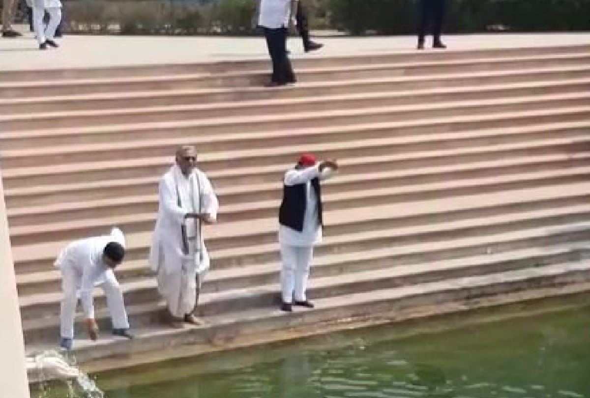 akhilesh yadav performs worship in daan ghati temple govardhan in mathura