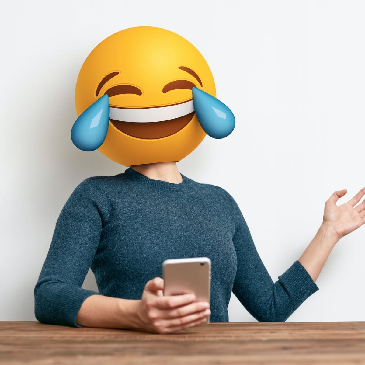 अशोक 'अंजुम' की हास्य कविता: हुस्न की आरजू में खड़े हैं