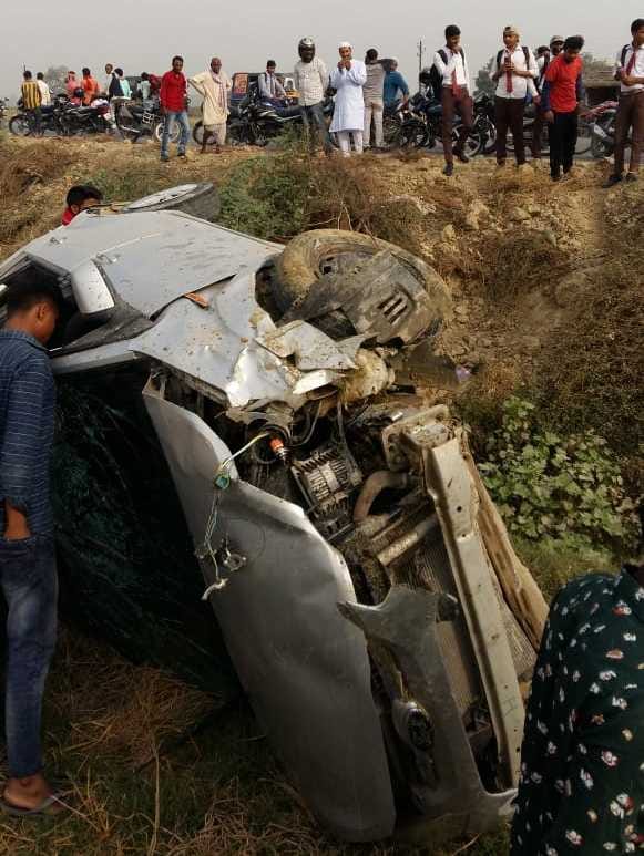 Uncontrolled car overturned while learning, five serious