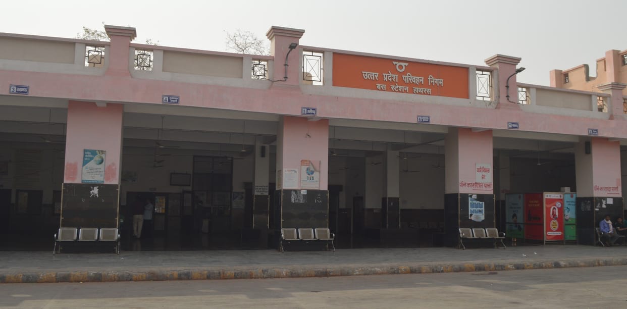 Hathras: The risk of corona increased, yet the roadways officer is nonchalant