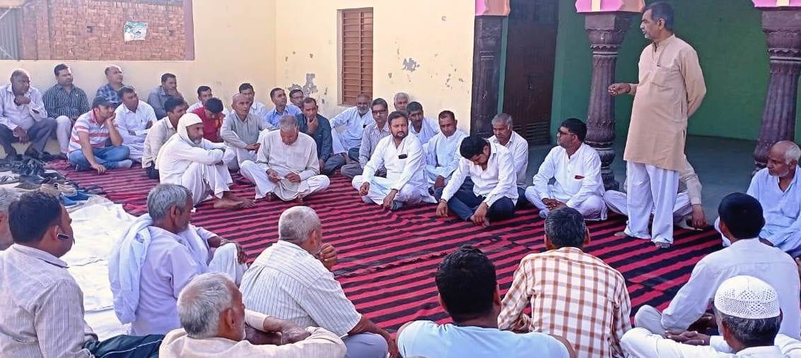Angry in the panchayat over the inaction of the police