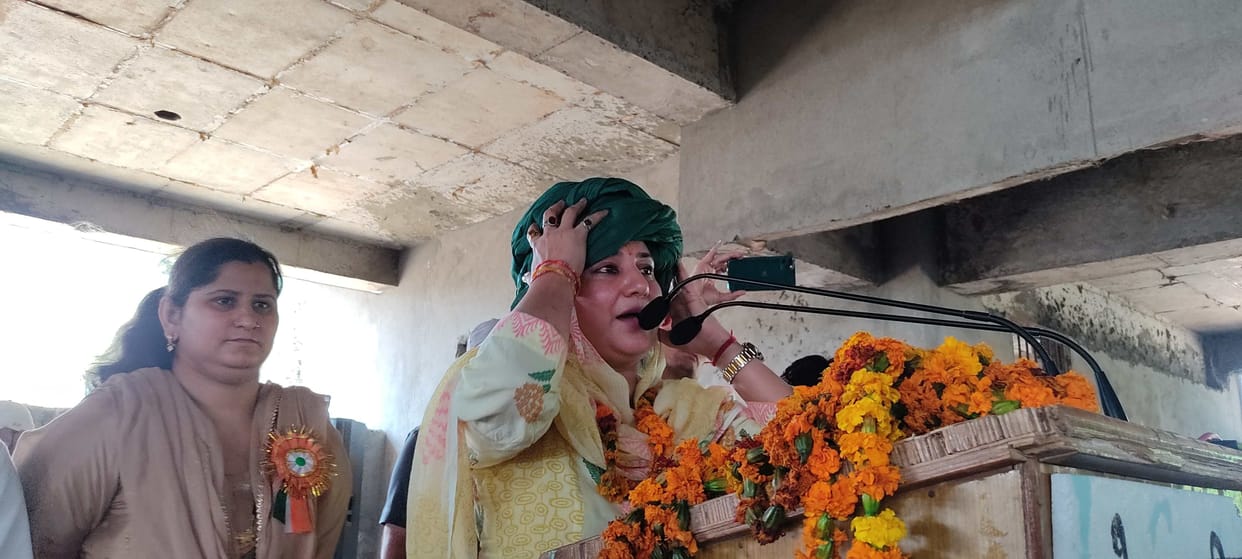 BJP and JJP leaders go to Hill, apply oil to lath to drive them away: Sunaina Chautala