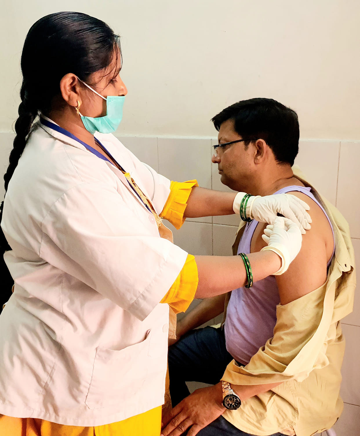 40 anti-coronary vaccine applied to 40 municipal employees including E.O.