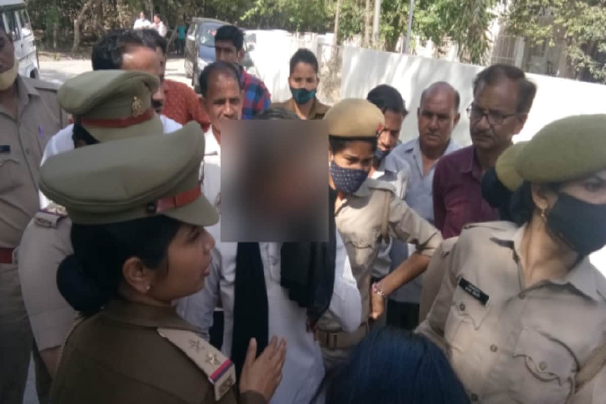 Baghpat News: A girl attempted self immolation in front of Minister Dr Dharam Singh Saini in a program and see photos
